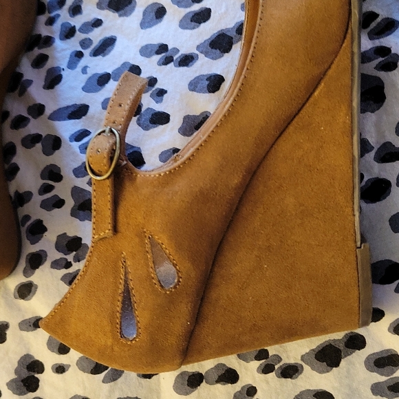 Madeline Stuart Brown Suede Peep Toe Wedges Size 8 - Picture 3 of 7